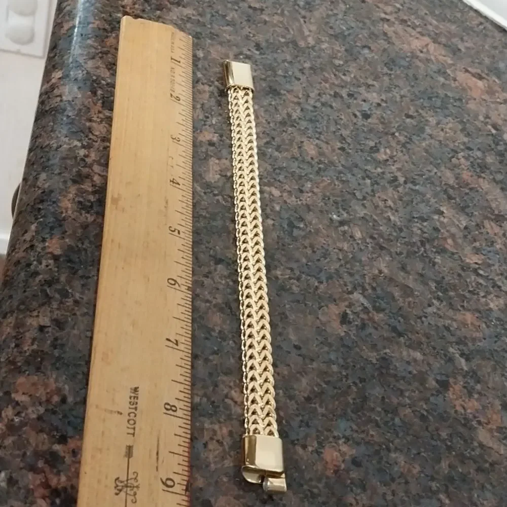 Gold Titanium Chain Bracelet With MAGNETIC Closure...NEW